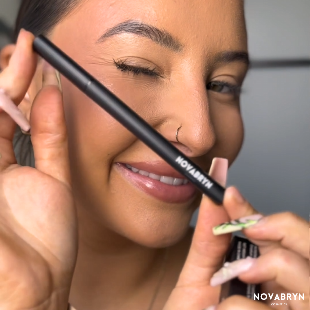 NovaBryn 2.0⹠- Tunn ögonbrynspenna & eyeliner